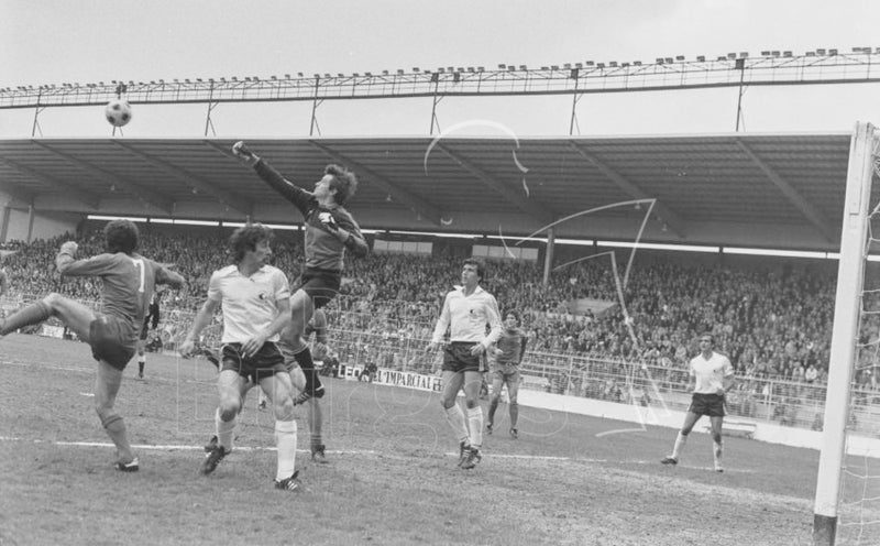 Moda Fútbol Retro: Estilo y Nostalgia