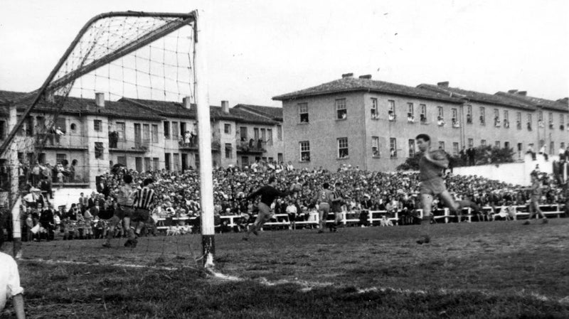 Experiencia Coolligan desde Ourense: Camisetas de Fútbol Retro Online